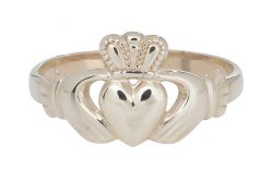 women's Claddagh Ring