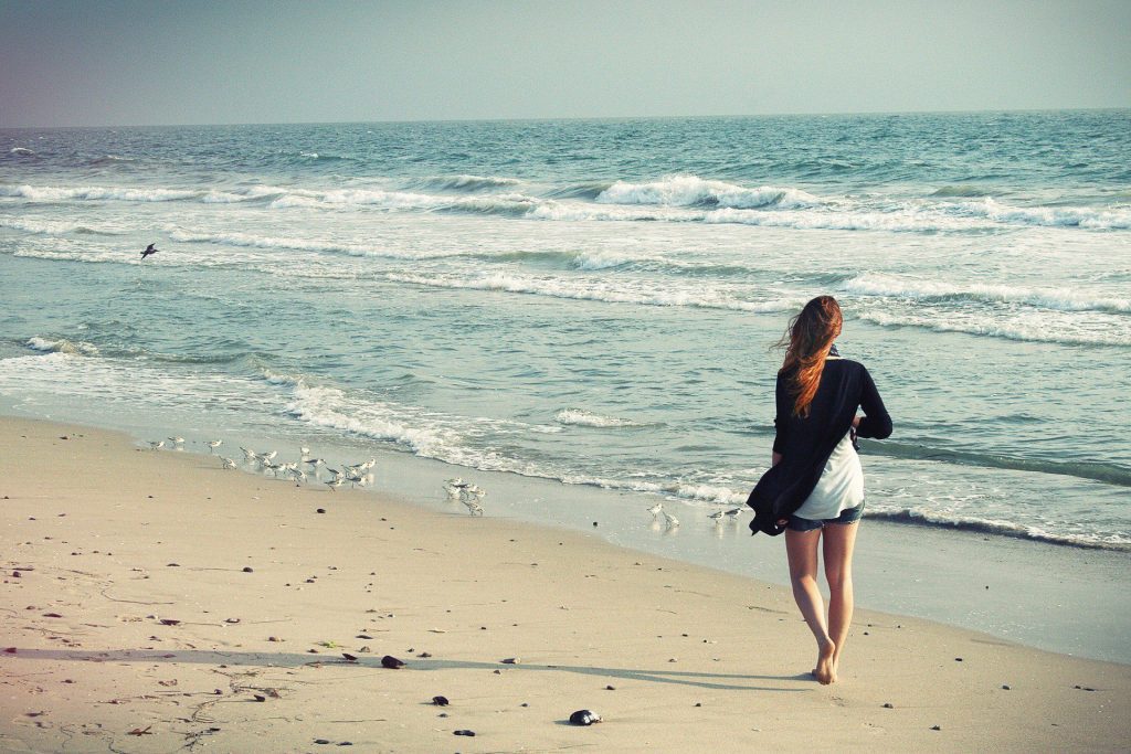 beach-woman-1149088_1920