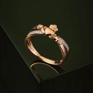 Diamond Claddagh Kiss Ring in 14K Gold