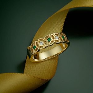 Celtic Trinity Knot Ring with Diamond and Emerald 14K gold