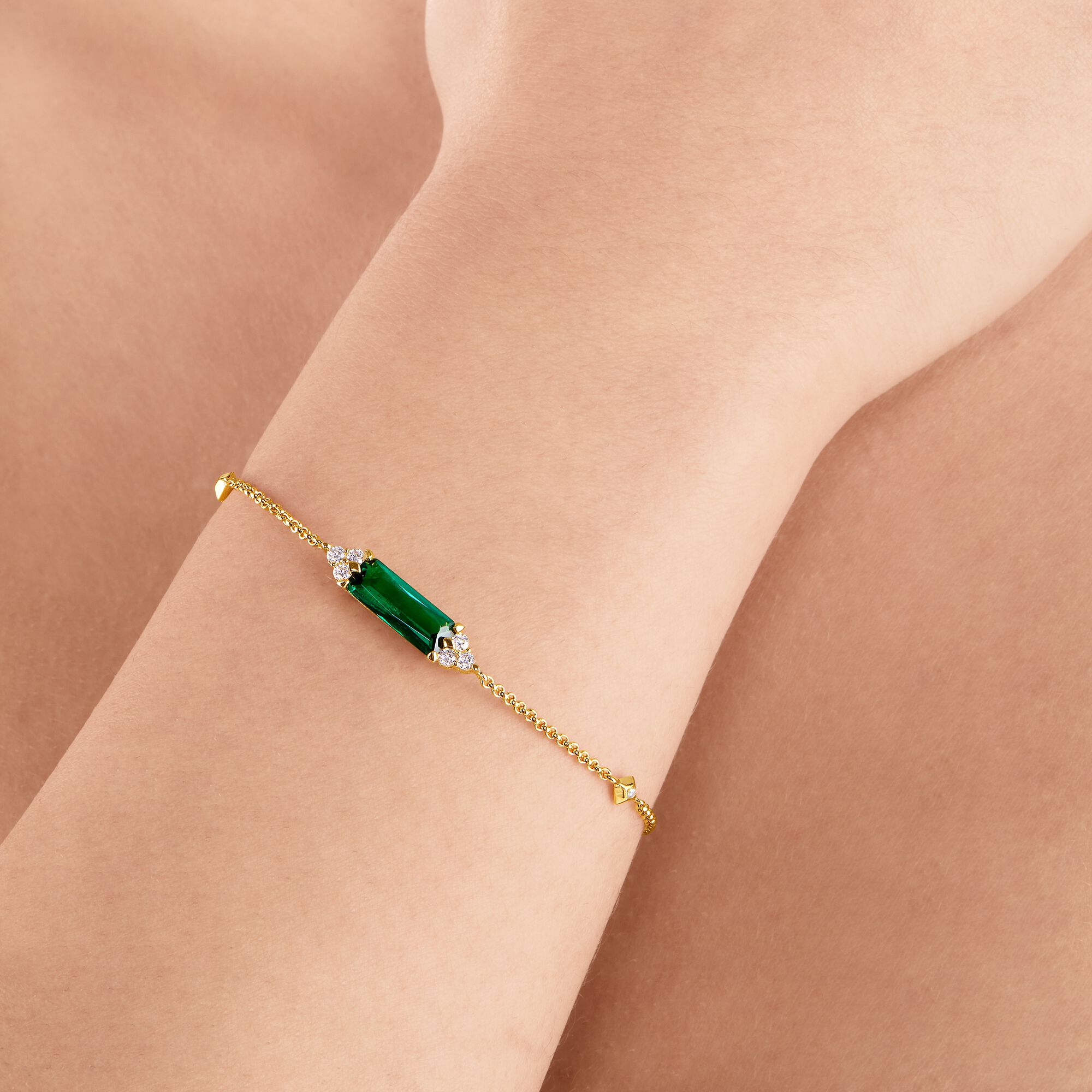 Gold bracelet with green stone outlet