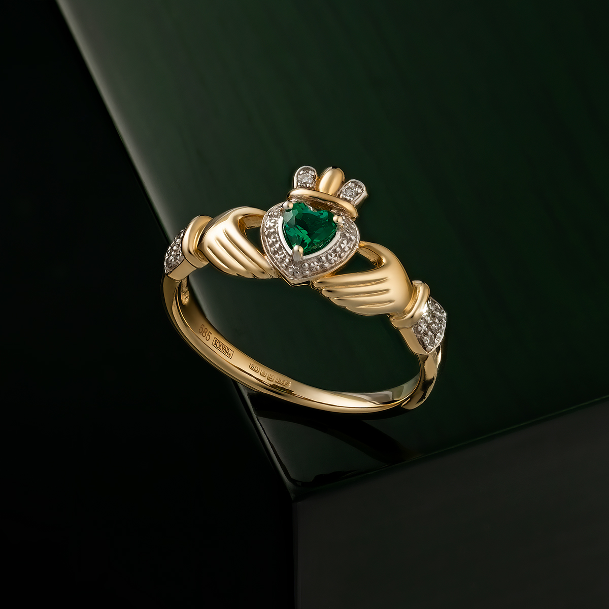 Complete Guide To Claddagh Rings FAQs Fallers Irish Jewelry