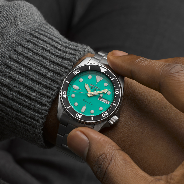 Green seiko 5 sports deals