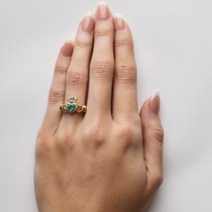 14L82-Emerald-and-Diamond-gold-Claddgh-ring
