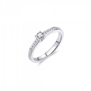 Gisser Silver Ring With Cubic Zirconia