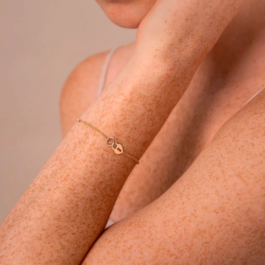 9k Gold Heart & Lock Bracelet - Image 2